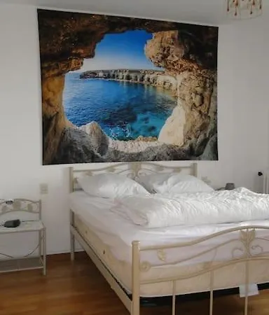 Front De Mer, Meuble De Tourisme Sur Le Port Ferienhaus