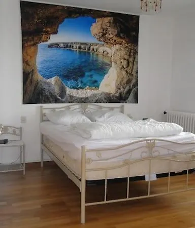 Front De Mer, Meuble De Tourisme Sur Le Port * Grandcamp-Maisy