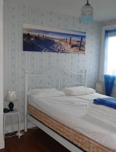 Front De Mer, Meuble De Tourisme Sur Le Port Feriehus Grandcamp-Maisy