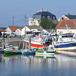 Front De Mer, Meuble De Tourisme Sur Le Port Casa de Férias Grandcamp-Maisy