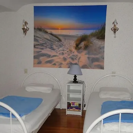 Front De Mer, Meuble De Tourisme Sur Le Port Nyaraló