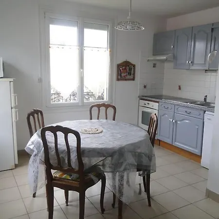 Front De Mer, Meuble De Tourisme Sur Le Port Semesterbostad