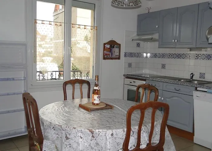 Front De Mer, Meuble De Tourisme Sur Le Port 펜션